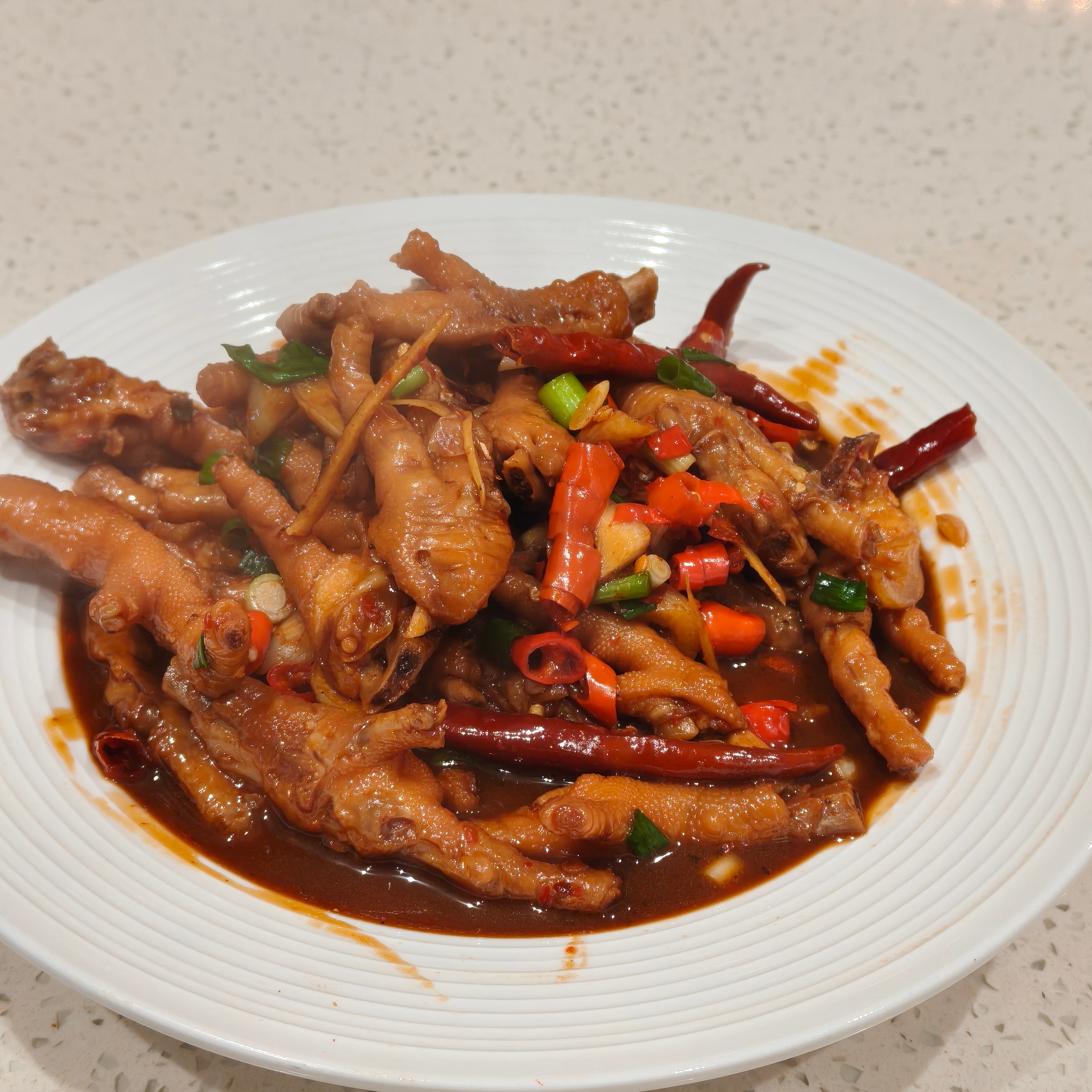 听说江西小炒出圈正是因为这一盘「辣炒鸡爪」看看这锅气，哥这手艺能出摊不？