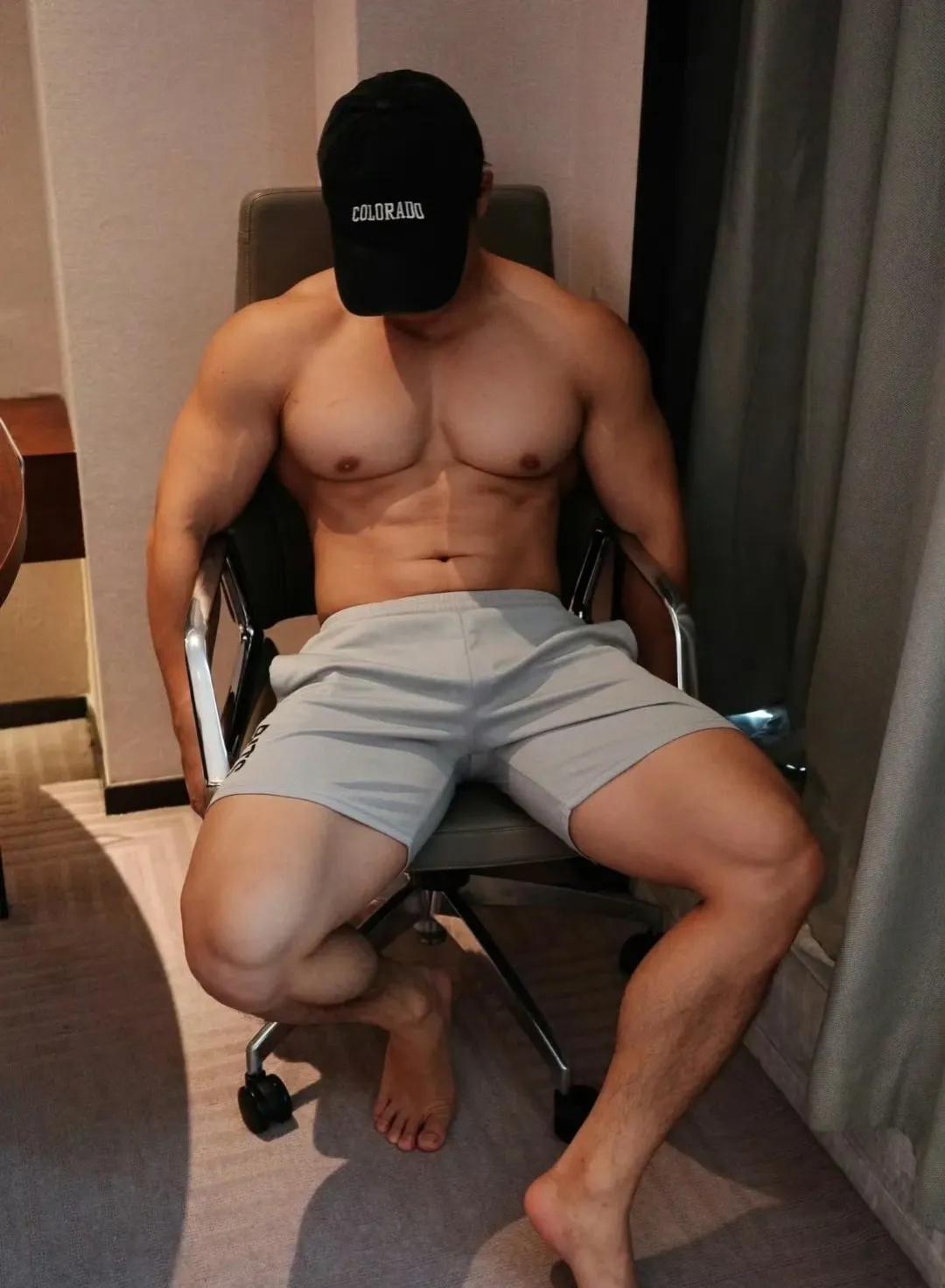 为啥过了35岁，男人总是觉得很累？年轻时候亏损太多，又不锻炼，到中年激素下降，就