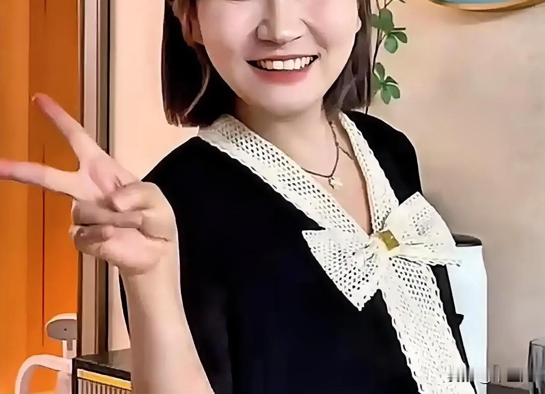 今天，在这样一个特殊的日子，
突然想起了王暖暖，
你说爱情是什么？
婚姻又是什么