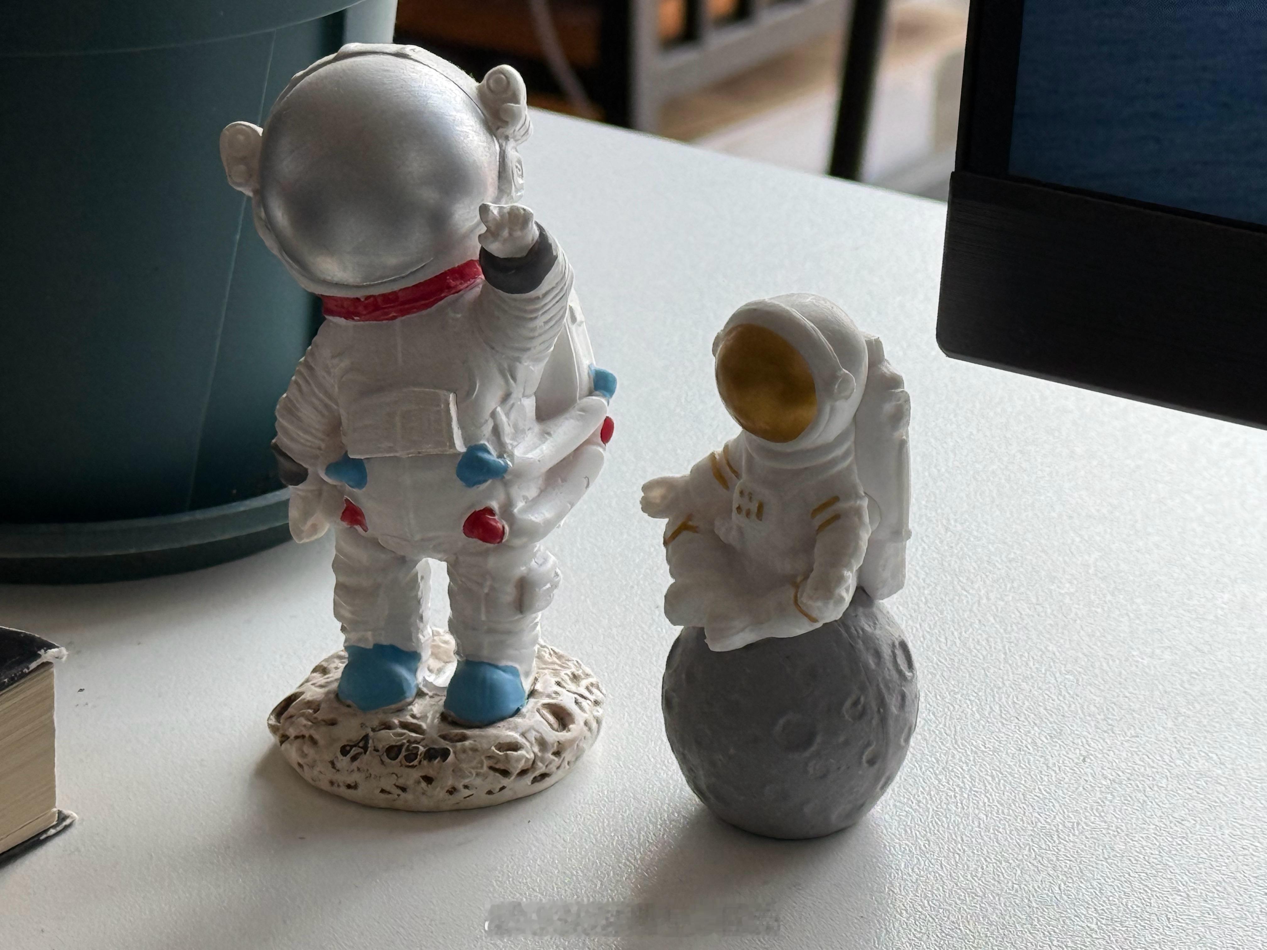 朋友们，迎新年了！祝福大家马到成功！马到成功