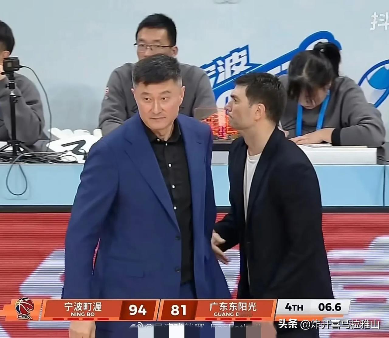 广东男篮客场81-94不敌宁波队，让我们看清五个事实。
1、让徐杰带伤上场就知道