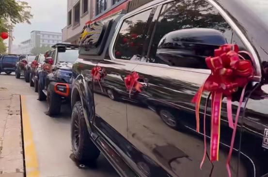 脸都丢光了！大学老教授孩子结婚，想用我的“长城炮”作为婚车，我二话没说便答应了，