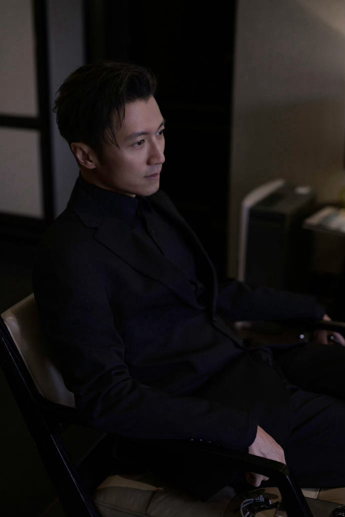 谢霆锋以为粉丝被欺负给专属签名 看到粉丝被“欺负”二话不说给专属签名，哥这该死的