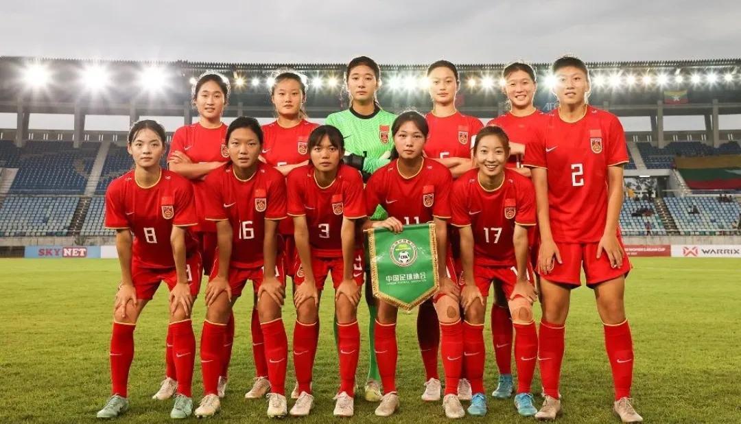 中国U17女足1:0暂时领先挪威U17女足，中国女足上半场开始就猛攻，从比赛看，