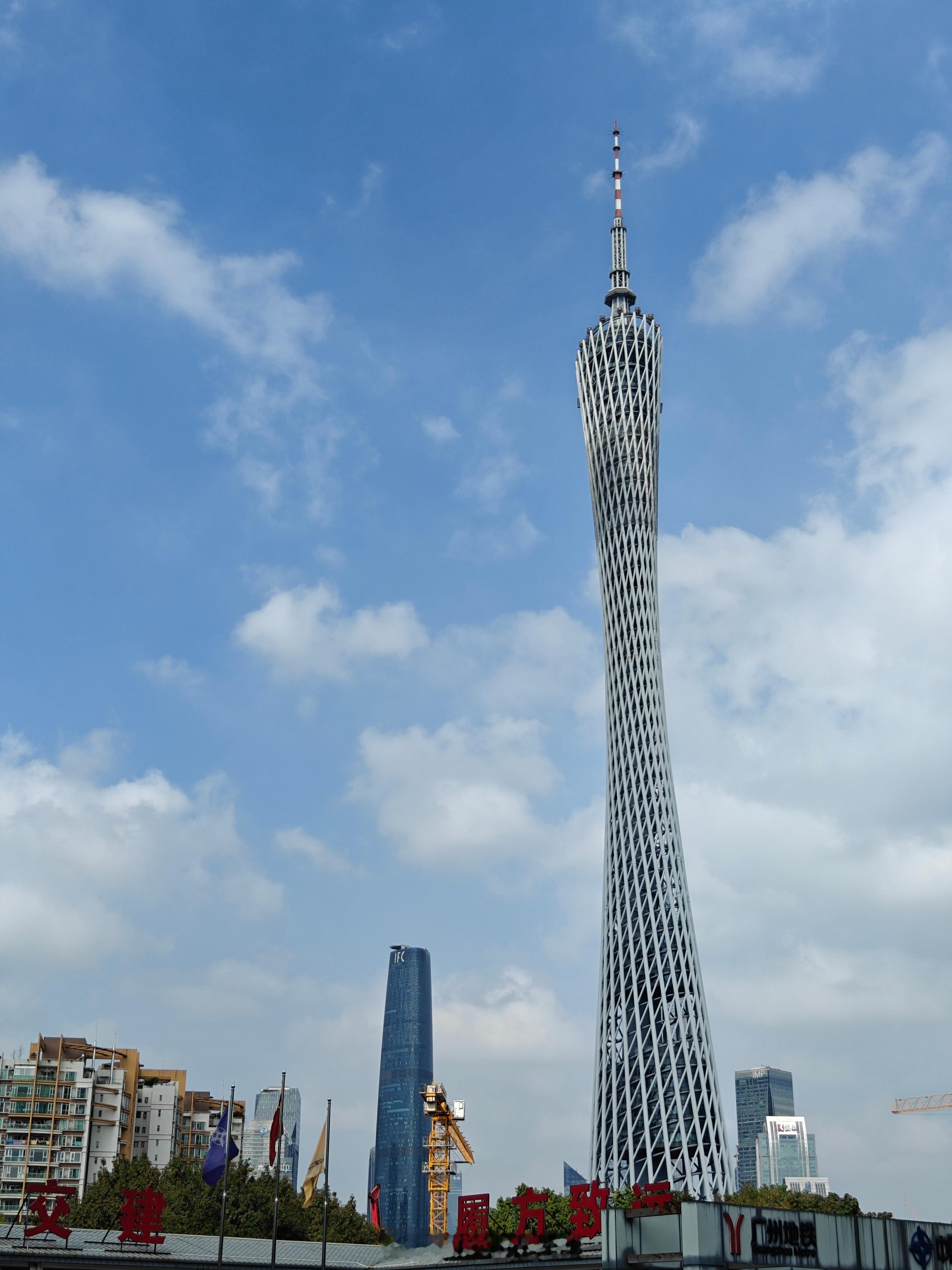 今天的广州，不但有太阳了，而且也能穿短袖了。 ​​​