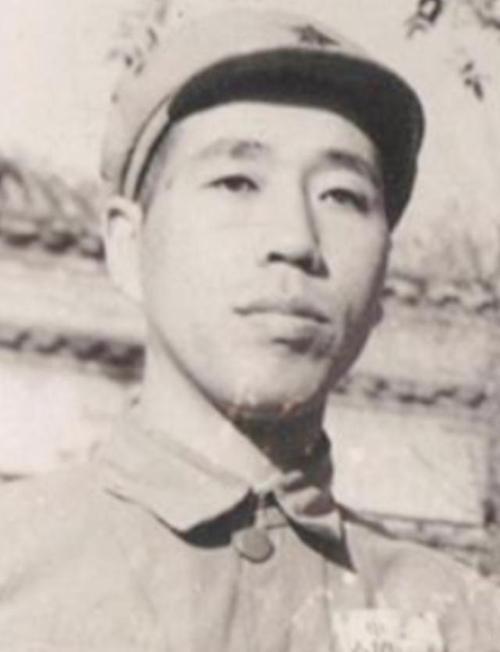 提到开国少将张中如，可能很多人不太熟悉。但他的经历，比很多抗战剧都要震撼。

1