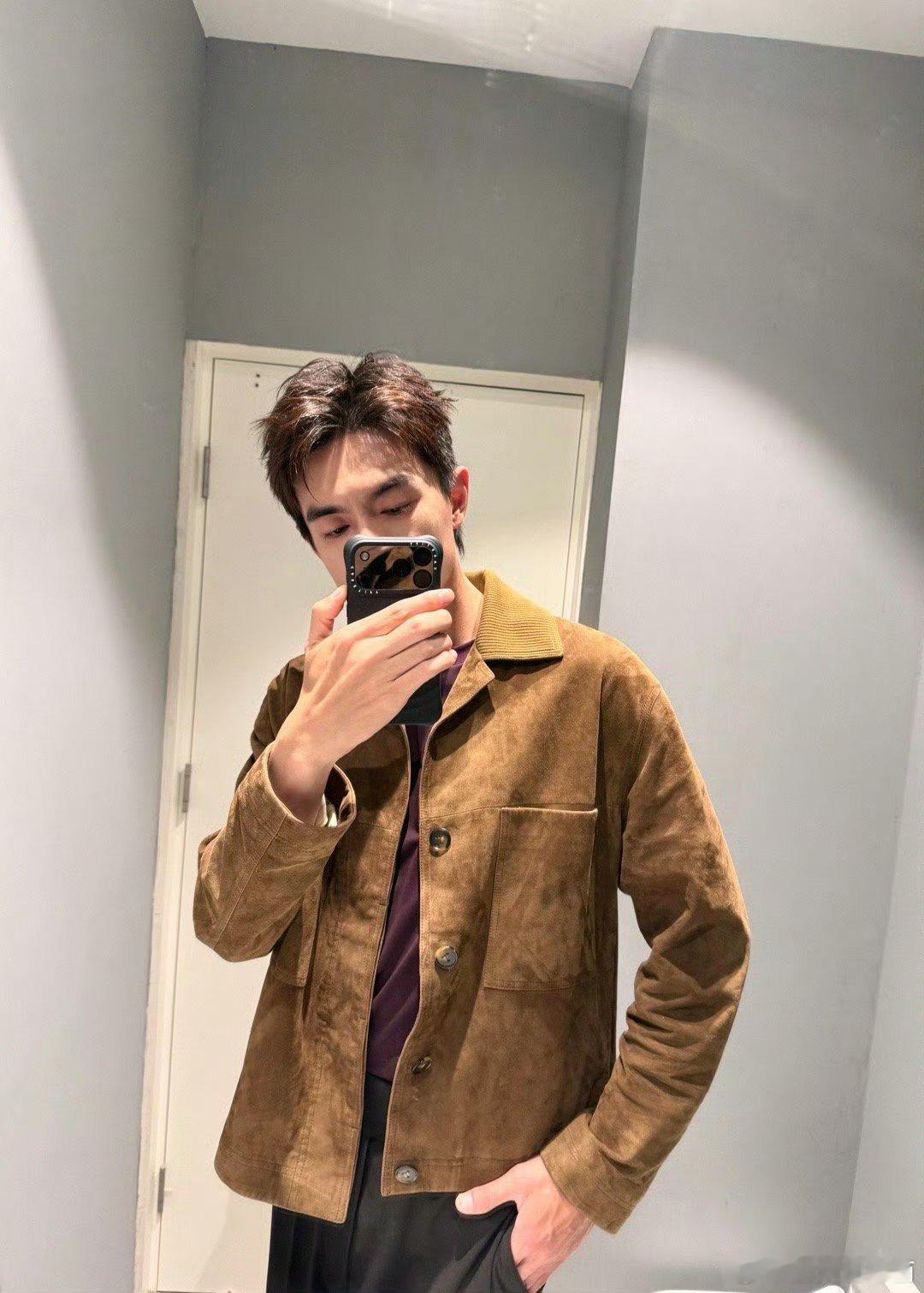 林更新的手看得出上年纪了可别说林更新，还是颜值在线的，真把人帅到了 