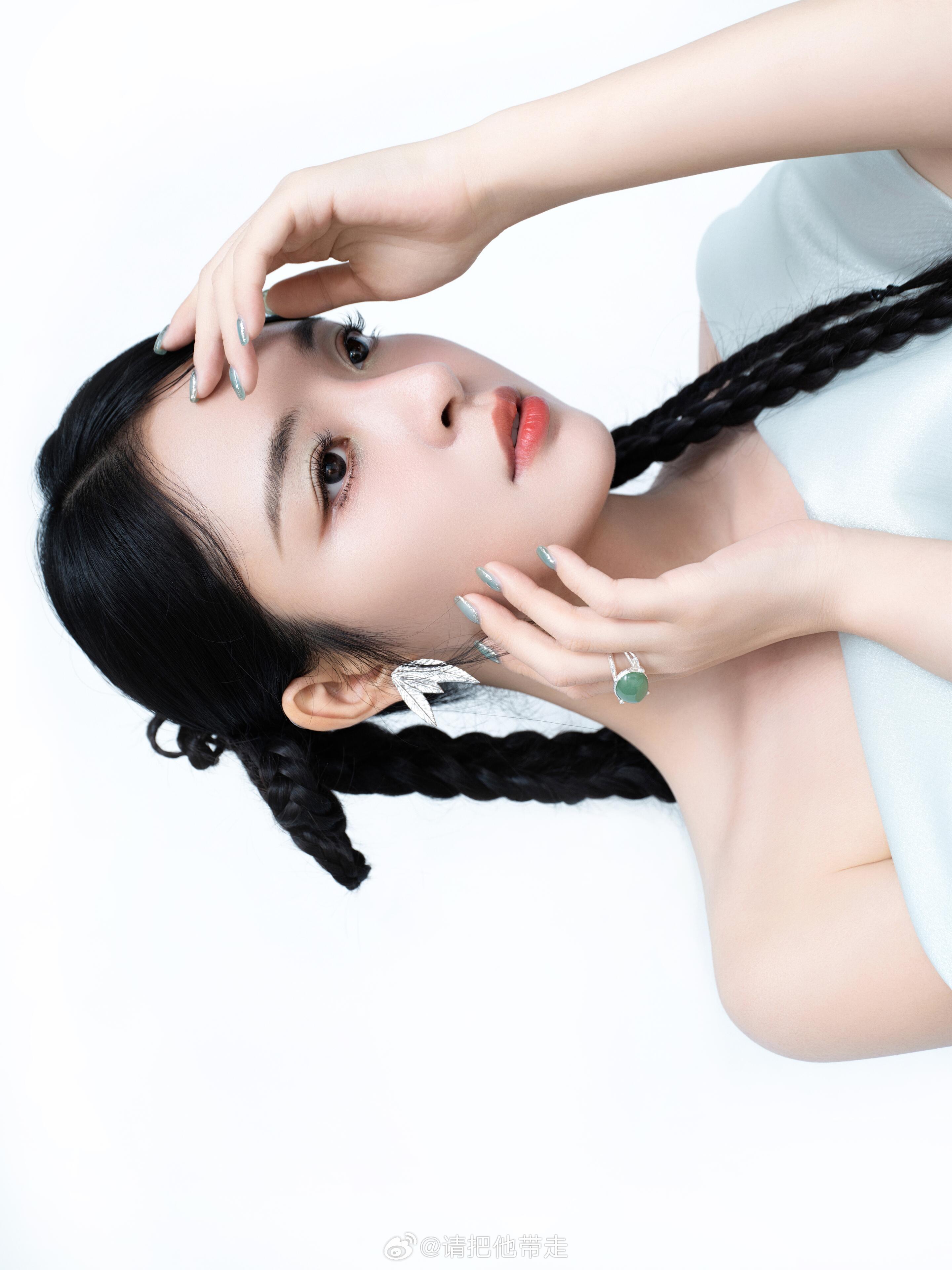 李莎旻子到底有多全能 别人跨界是浅尝辄止，她跨界是真把自己摁进每个赛道里死磕。主
