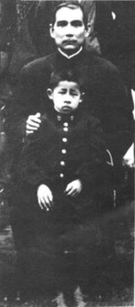 1916年4月，廖承志与孙中山在日本东京