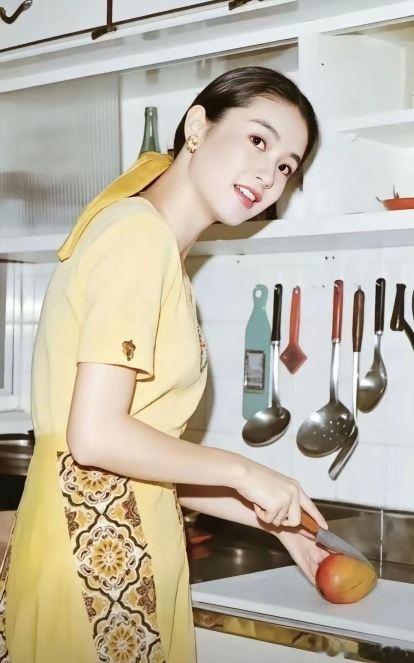 1974年台北，镜头里的林青霞还只是个19岁的女孩没有医美，没有滤镜，没有“人设