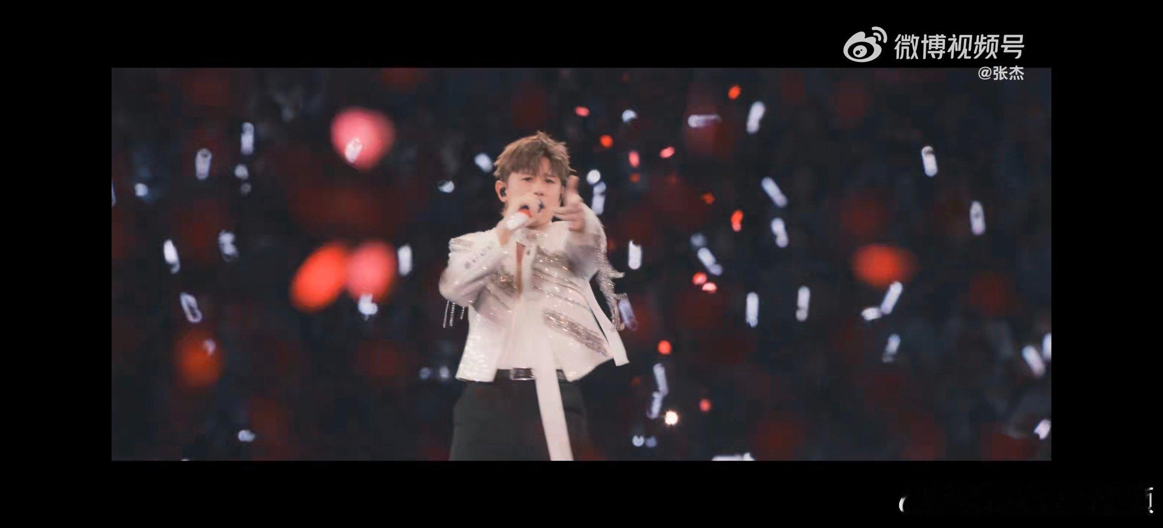 张杰演唱会九场高光回顾 张杰未LIVE巡回演唱会张杰演唱会的用心有目共睹，每场策