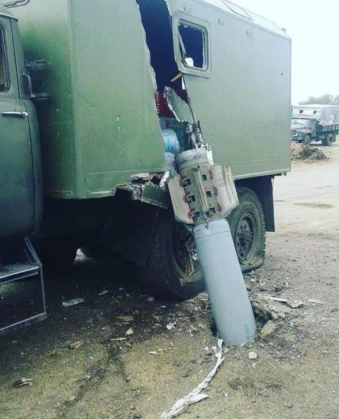 幸亏这玩意儿没砸到脑袋，不然准得起个大包啊！[笑哭]