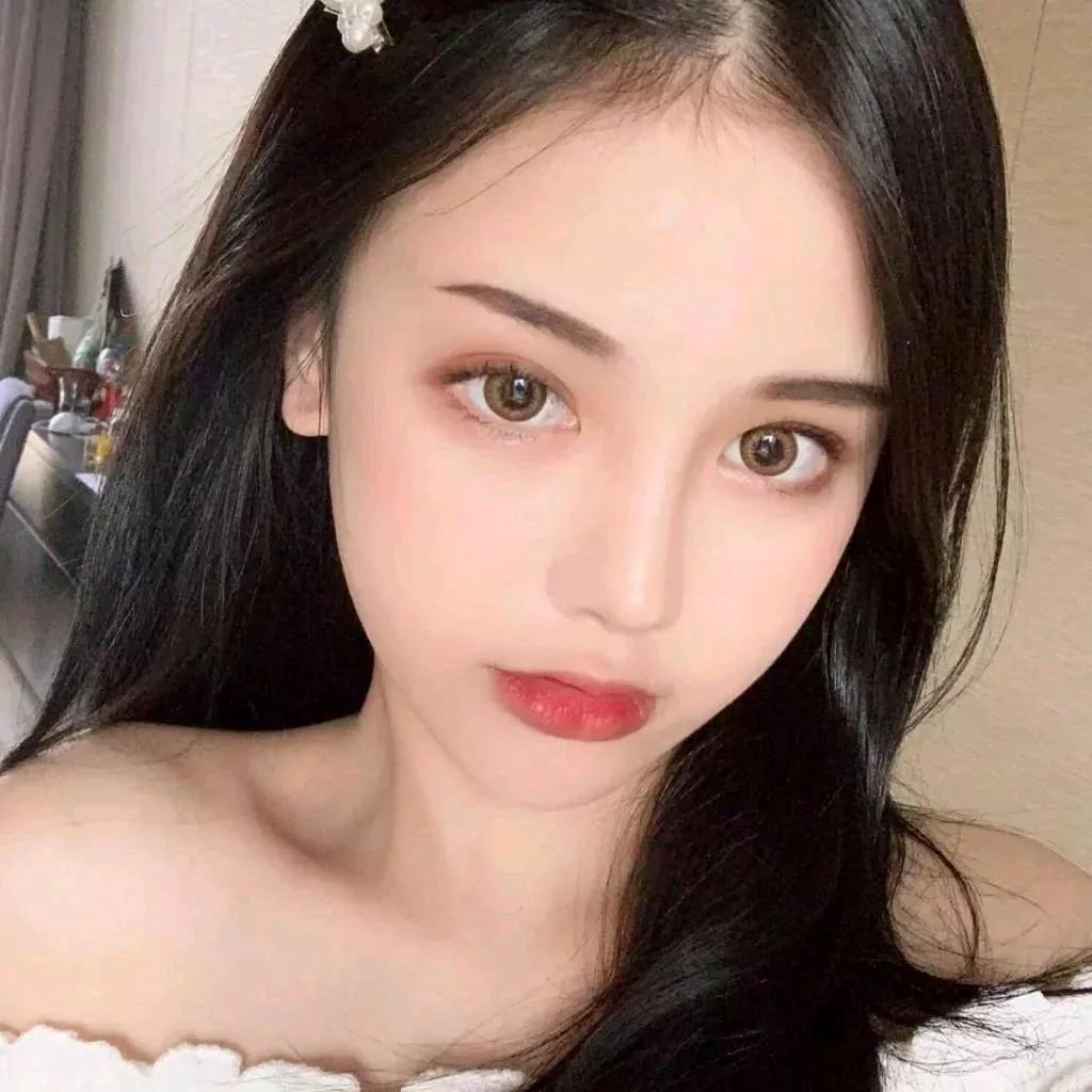 自然妆容 气质美女 温柔自拍