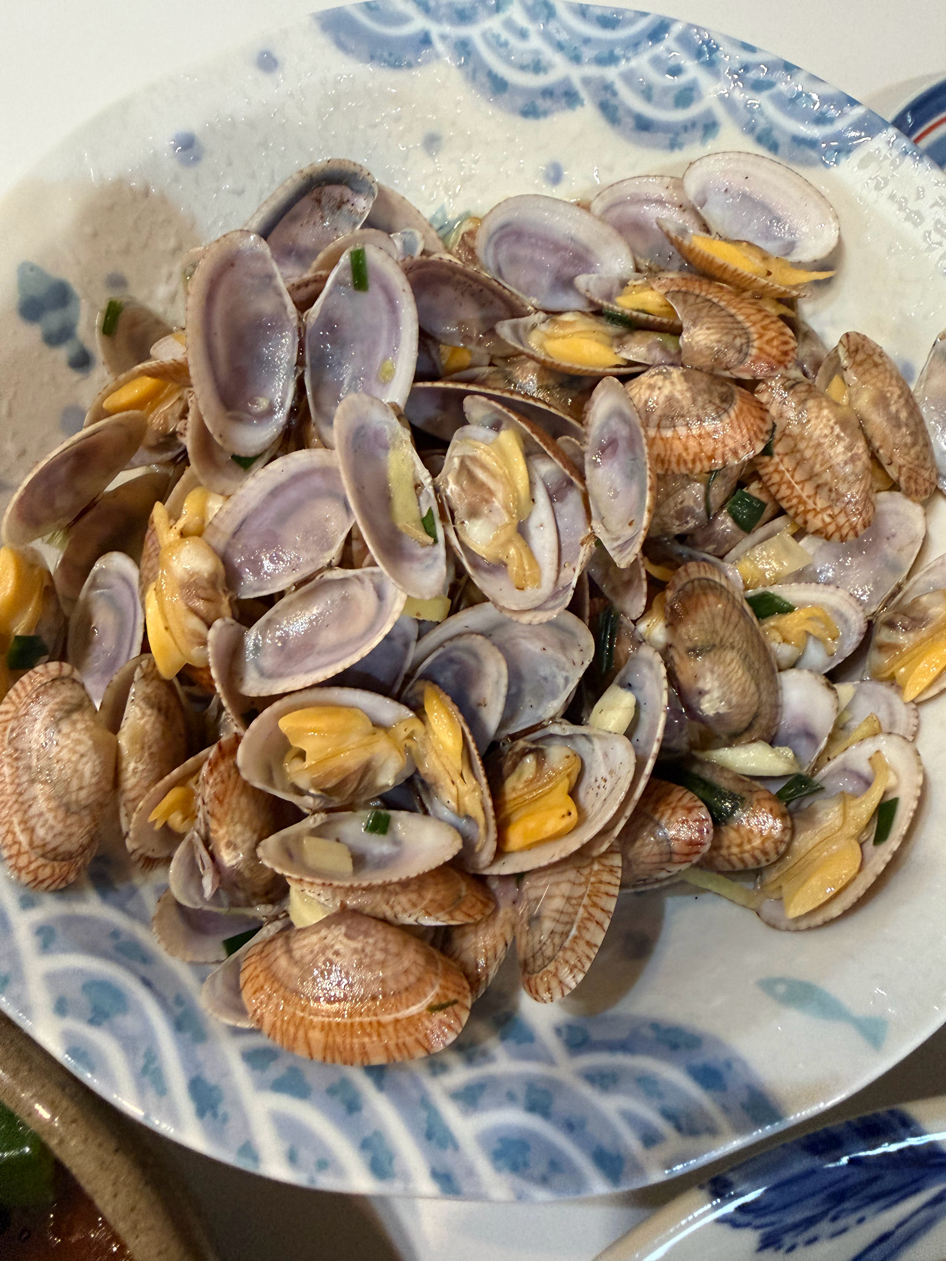 好久没吃螃蟹和贝类了。 