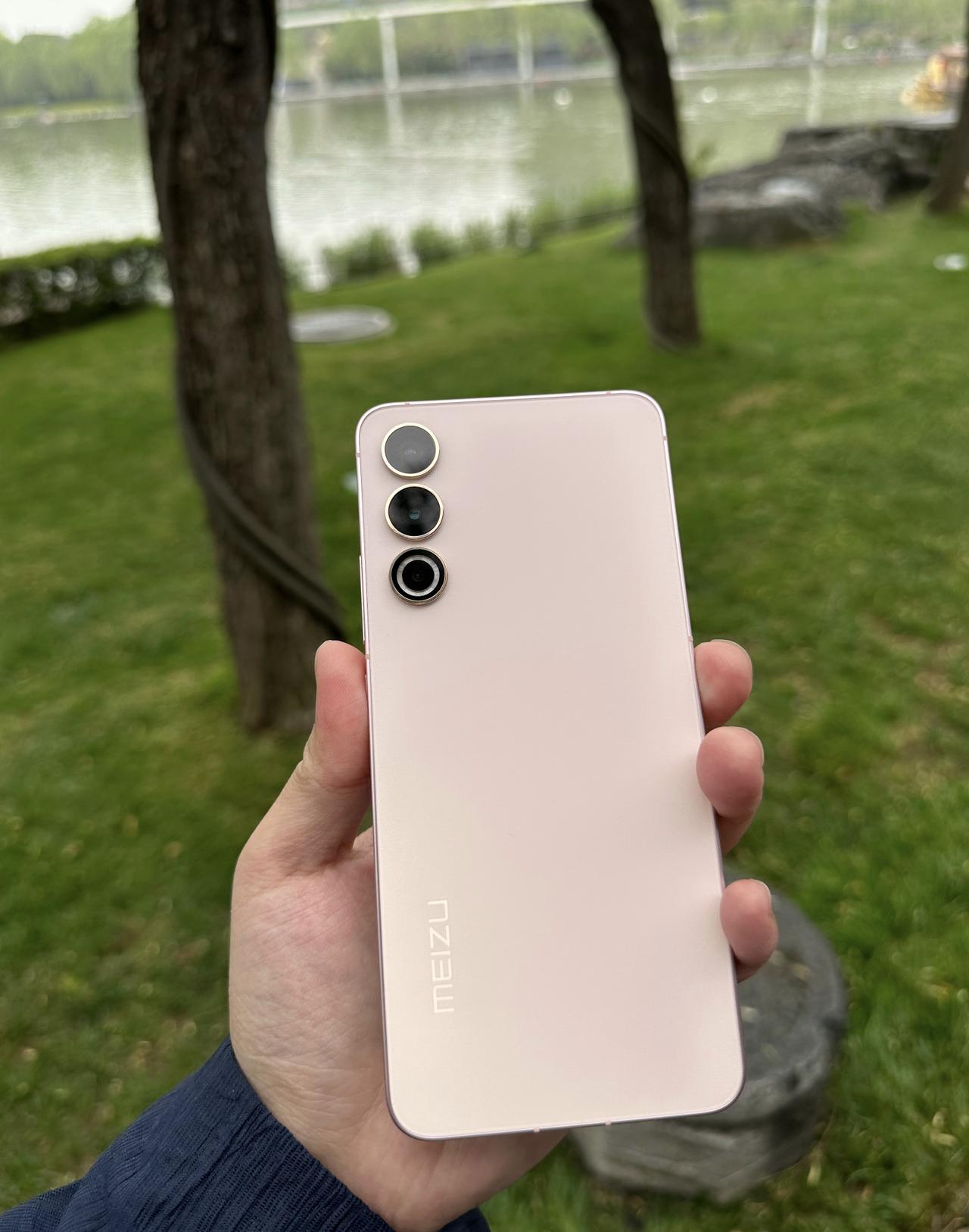 猛男必入！这几款手机的专属配色，618冲就对了。

1、魅族20热爱粉，魅族手机