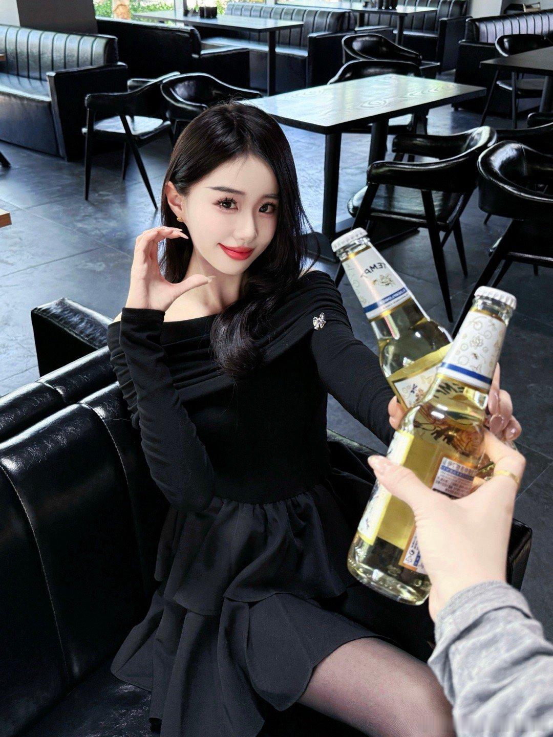 白日放歌须纵酒 开业大吉  ​​​