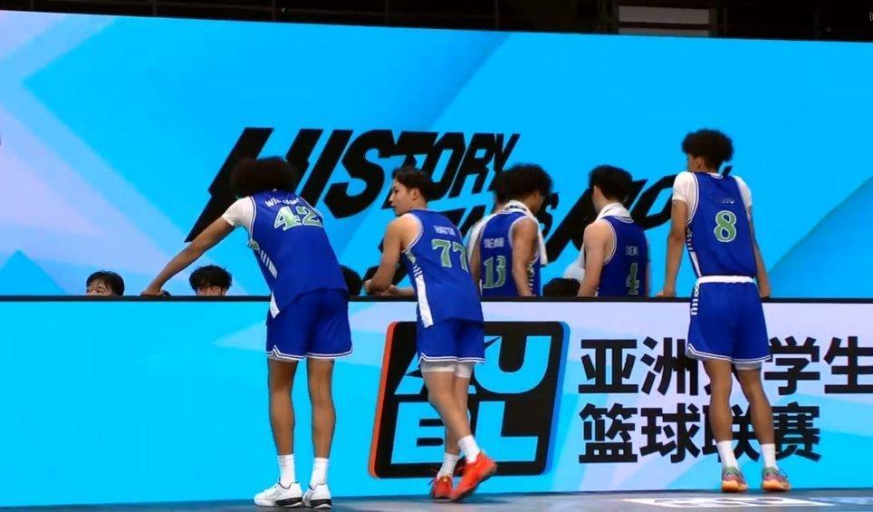 白鸥大学这个暂停很关键，能不能反败为胜就靠这一下了，豁出去，拼了[二哈]aubl