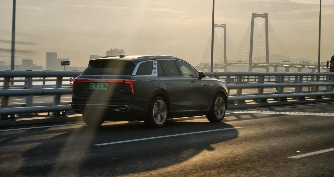 这么多年过去了，红旗EHS9，是所有9系Suv里，外观高级感呈现的最协调的～不服