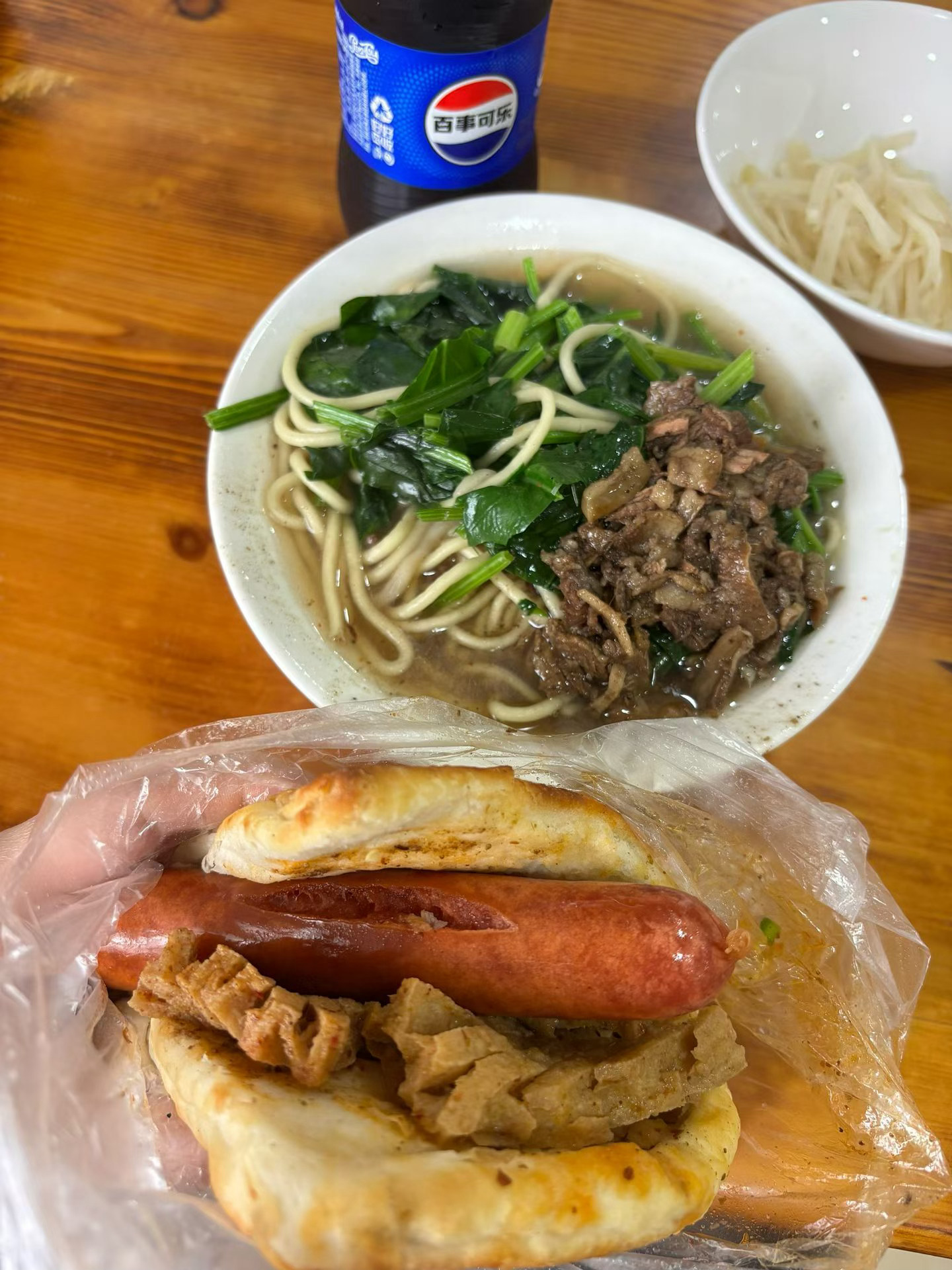 “人人都说要知足，不要既要又要，我没有说话，我在问自己到底要了什么，又得到了什么