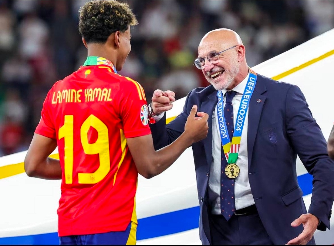 德拉富恩特：若十年后没伤病，亚马尔能够比肩C罗、马拉多纳在做客塞尔电台节目时，西