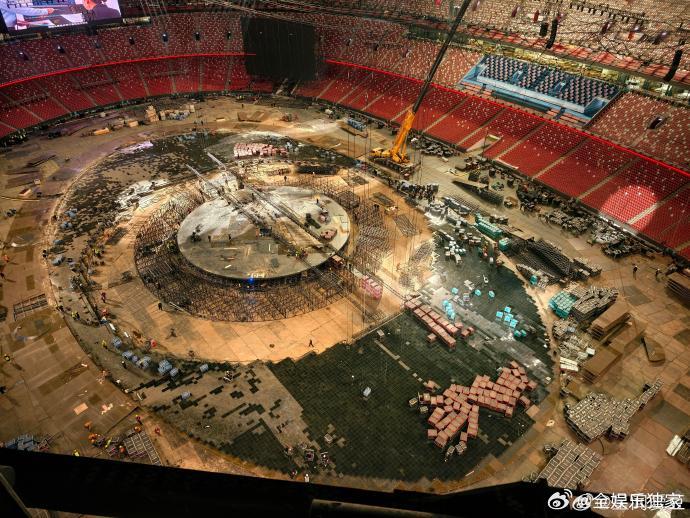 张杰在鸟巢搞上装修了 路过鸟巢以为在大改造，结果是张杰在为演唱会用心布置，这规模