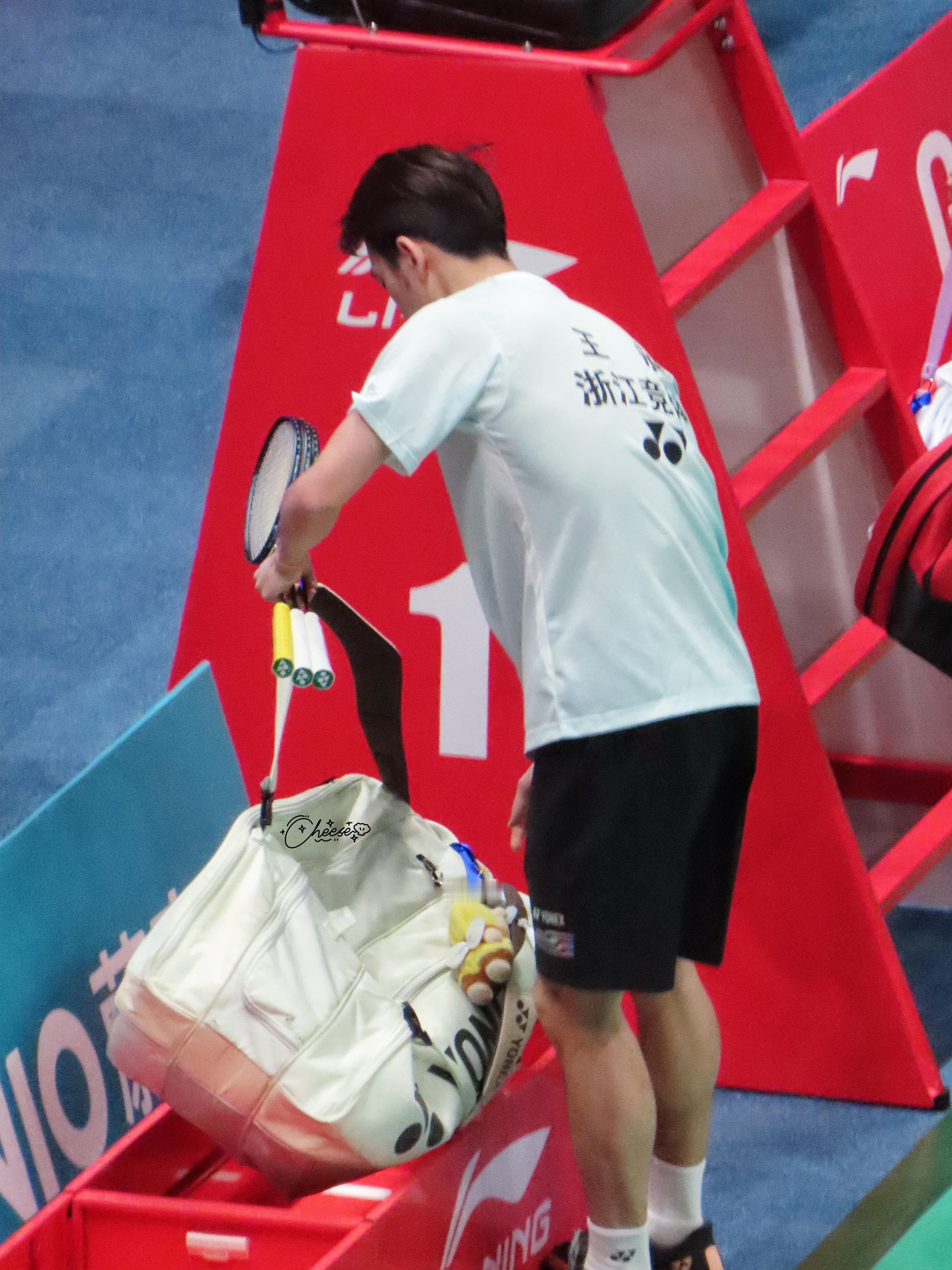 小畅畅轻拿轻放中羽超联赛