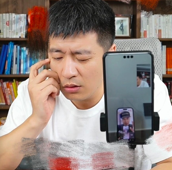 这两个男人的连麦还是挺有意思的，也是正能量拉满，值得给到更多看的。在张雪峰和大冰