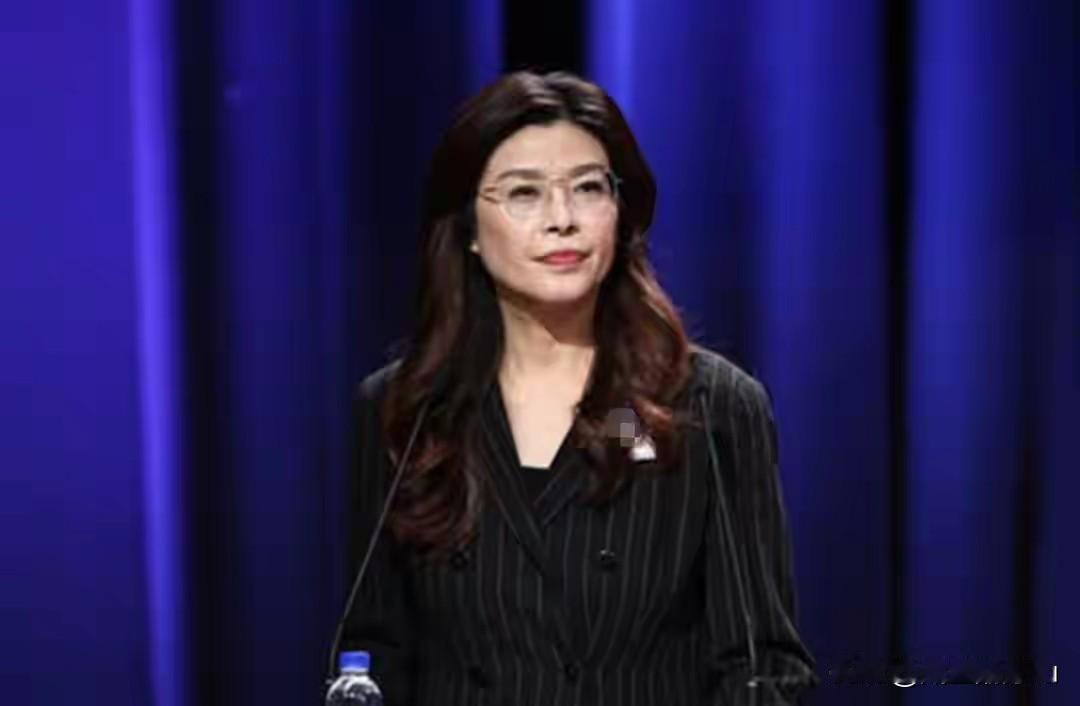 台立法机构通过7800亿军购法案，不是郑丽文善变，而是郑丽文没有能力阻止，另外台