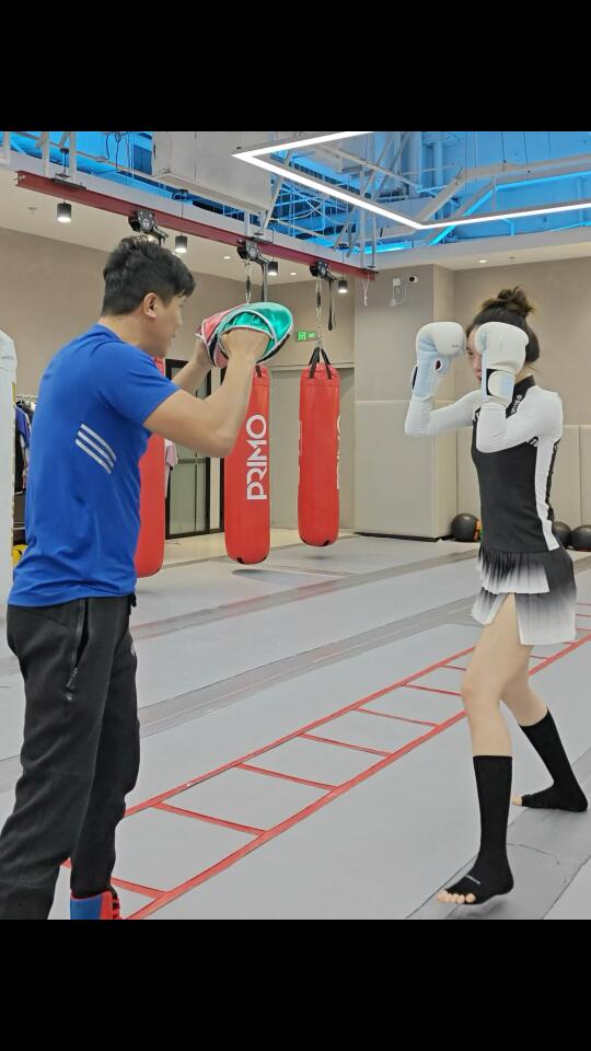 来吃我一拳🥊🥊🥊🥊