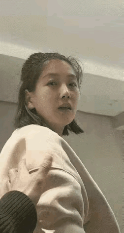 这女子很讨人喜欢
很会迎合丈夫