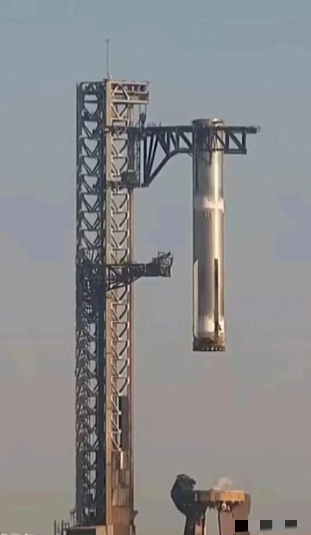 震撼全球！SpaceX“筷子夹火箭”成功，二级火箭精准溅落印度洋！[玫瑰]

人