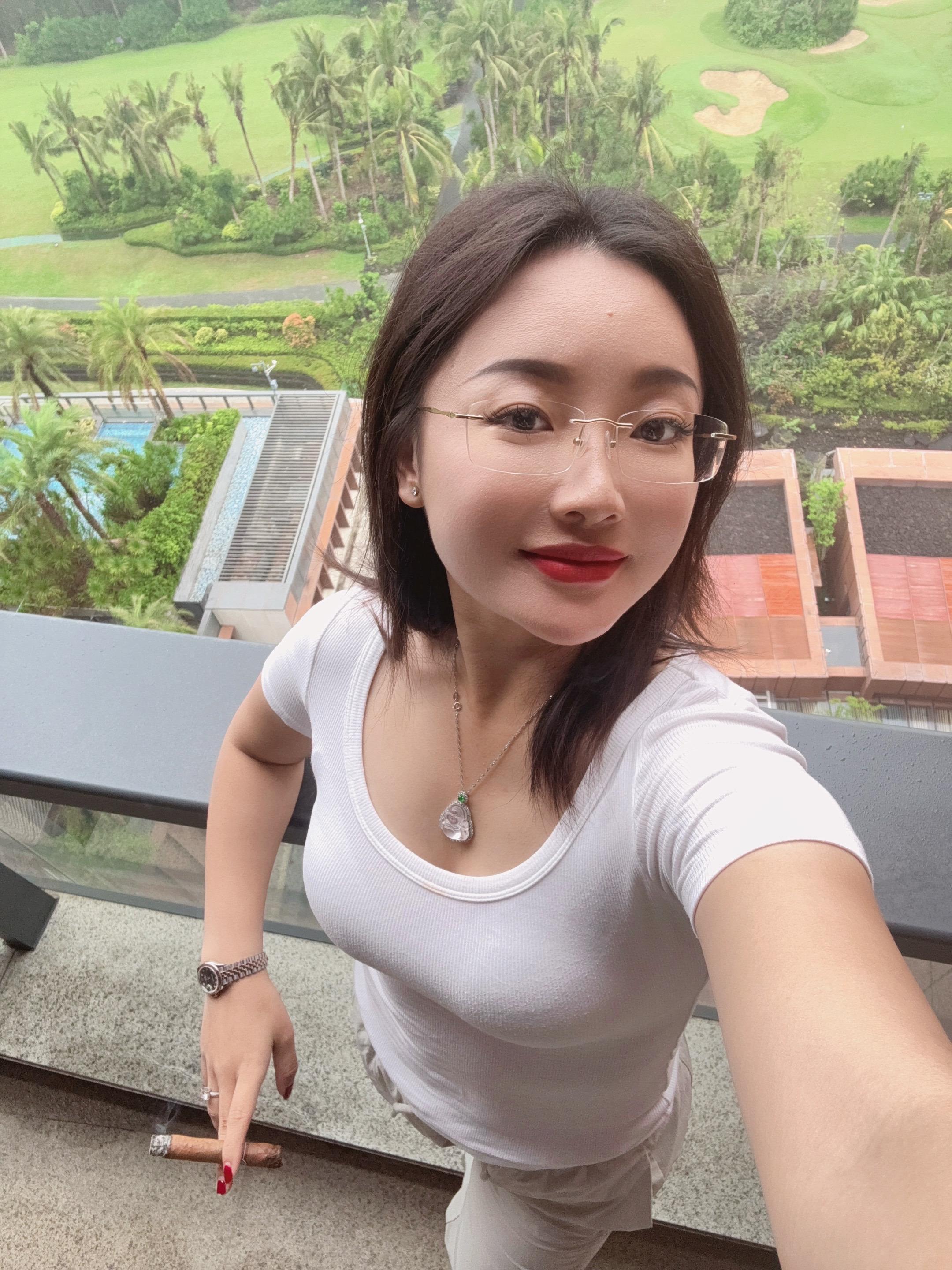 在这个承诺通胀的时代，行动才是最高级的货币。当你说要请我吃饭时，我期待...