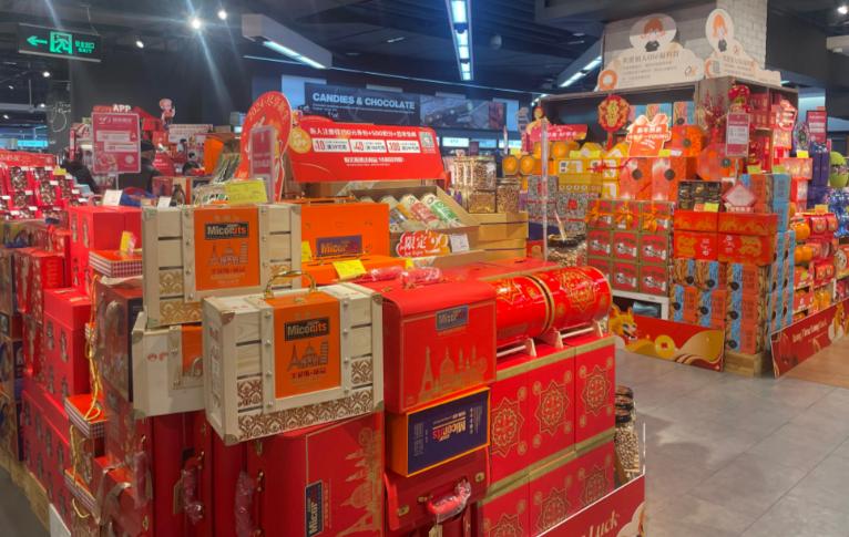 我二叔去年悄悄跟我说：“现在过年走亲戚，有些人拎的不是年货，是算计。”今年大年初