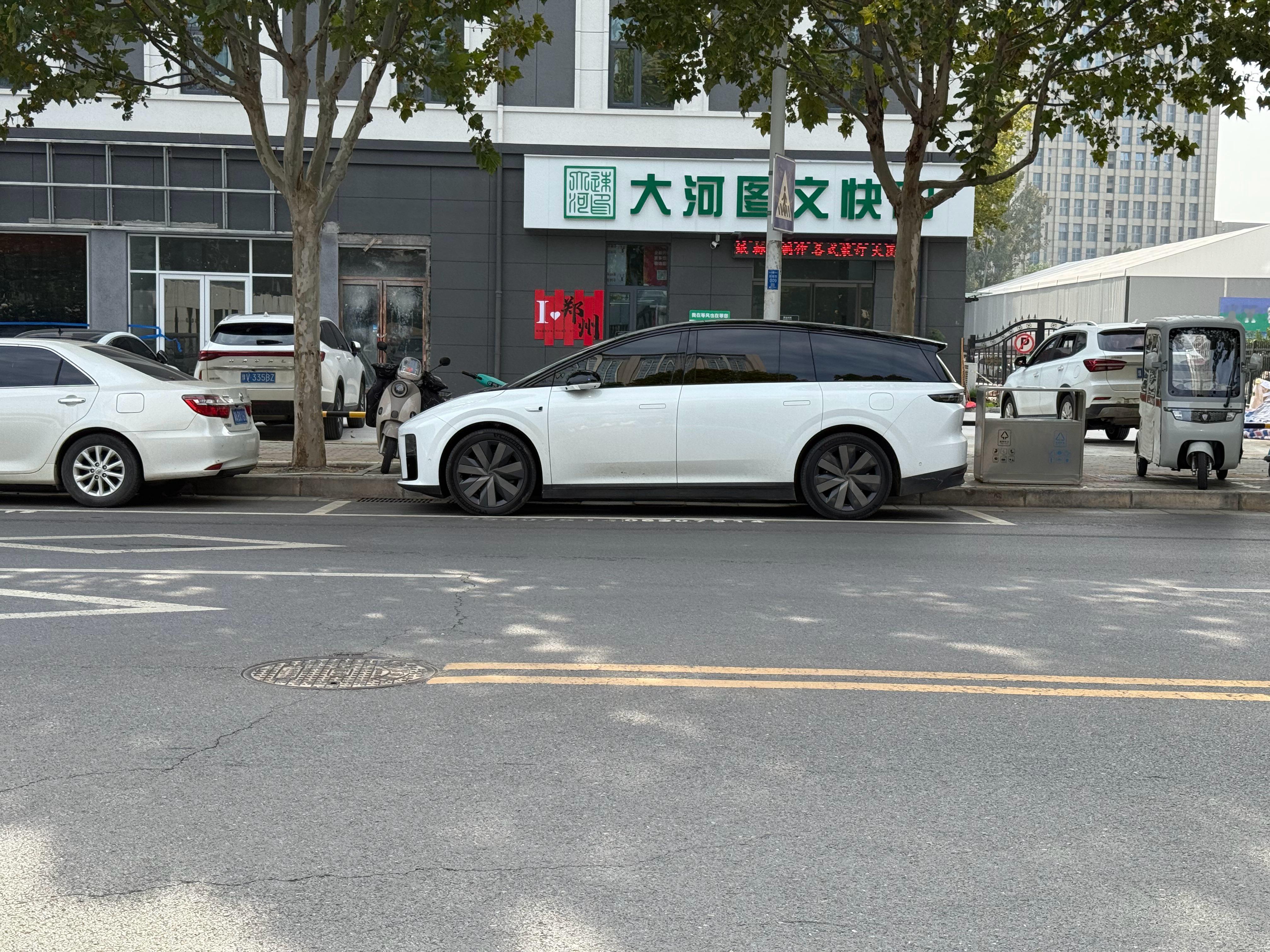 反正怎么看我都不觉得他像SUV！但于我而言，我更看重功能体验！理想i8理想汽车[