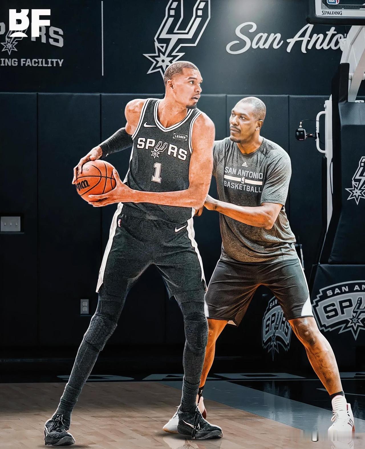 一周十万美金学费！文班亚马重金拜师奥拉朱旺打磨内线技术

美媒Basketbal