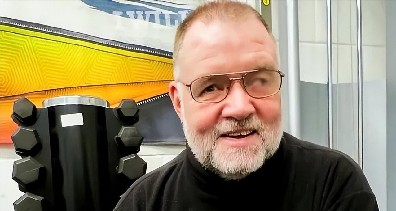 世界之大，无奇不有！医生俯身问刚苏醒的病人“能听见吗”，得到的回应却是一句带着南