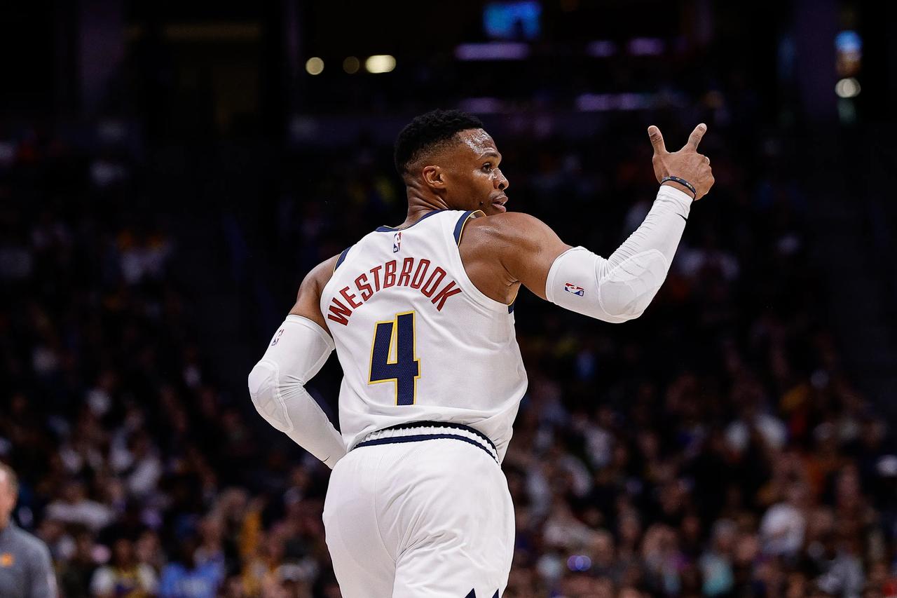 NBA本赛季退步最快的2支球队:
1，雄鹿:目前1胜4负！排东部第13！（上赛季