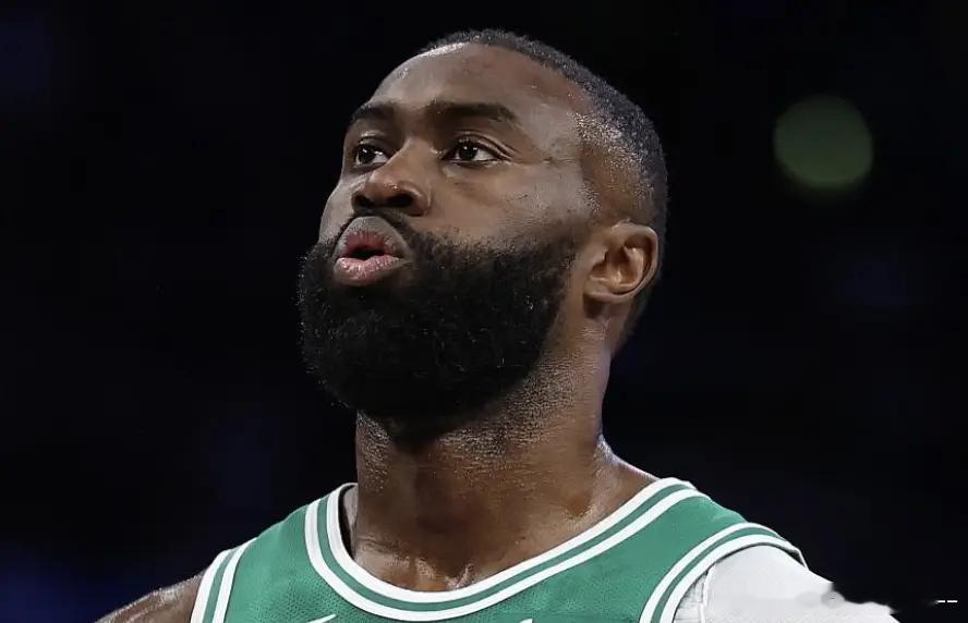 NBA季后赛，凯尔特人客场93-106不敌76人，系列赛大比分被改写为3-3。全