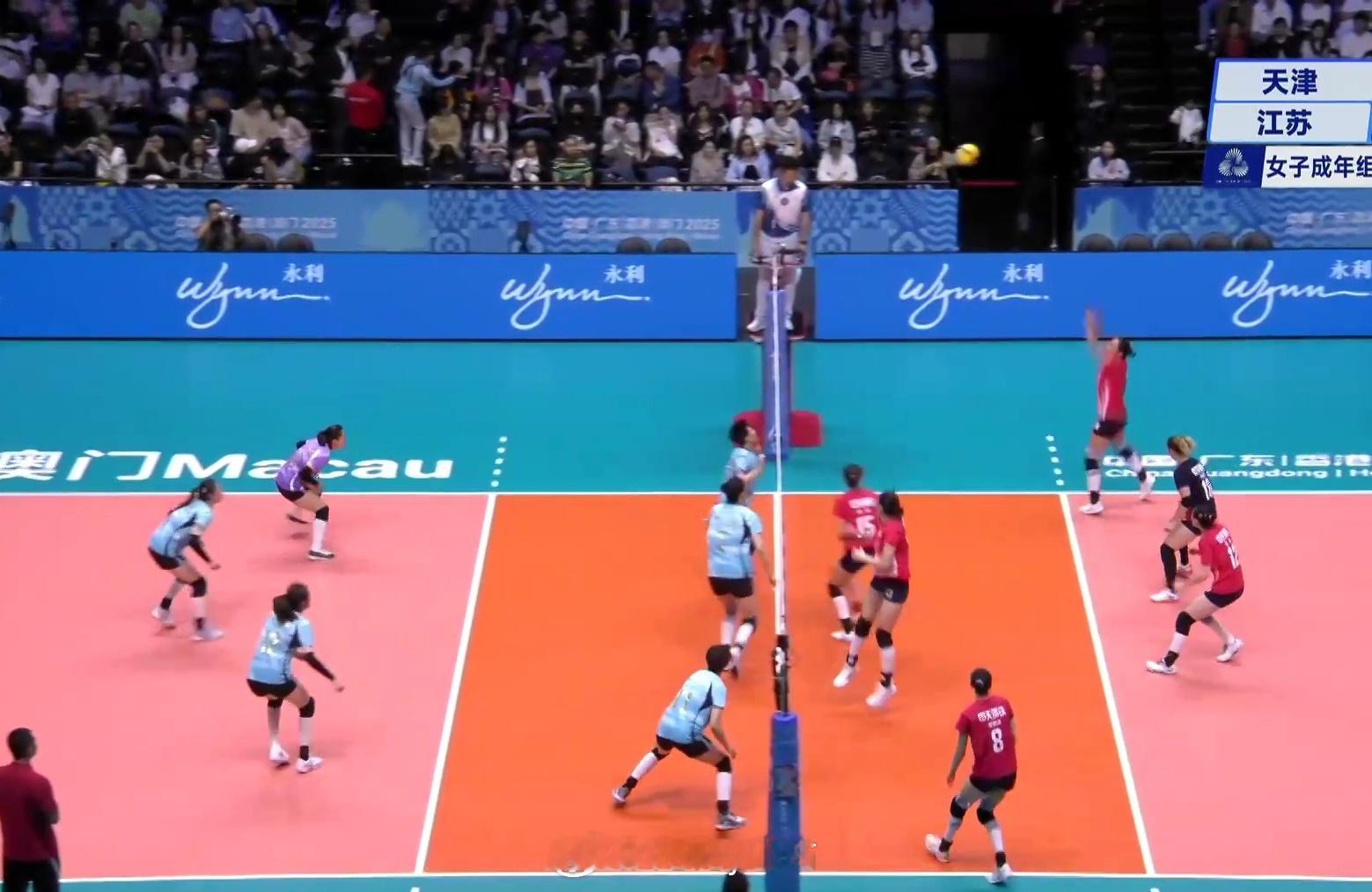 女排小组赛A组，天津女排1比2江苏女排（25-19 21-25 23-25）