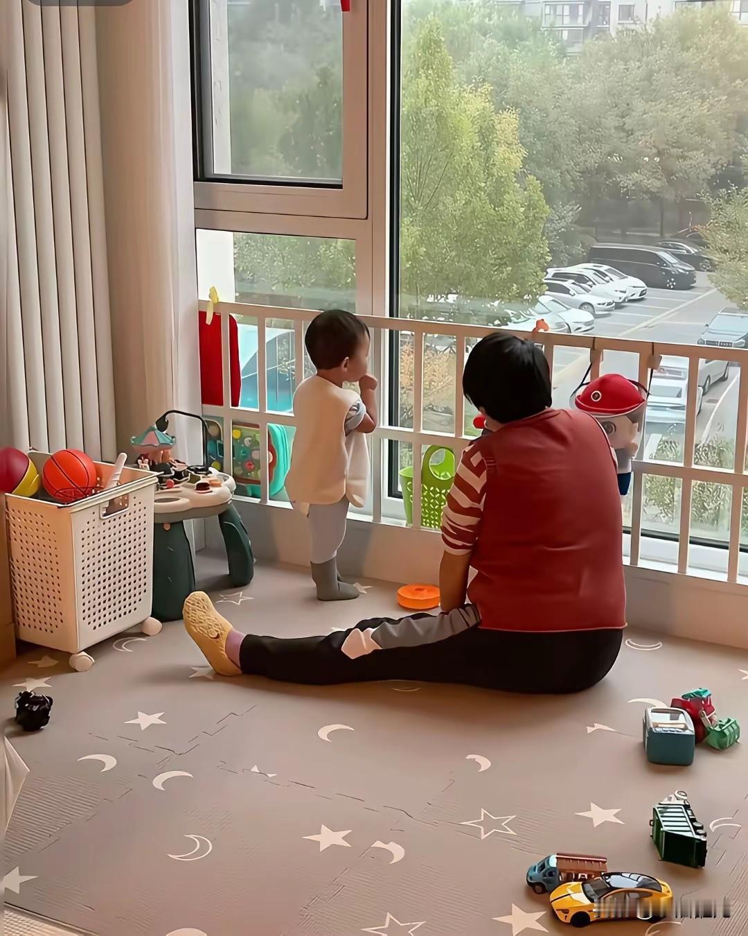 所有家庭的核心功能是生育。西方家庭大部分是生10个月，育18年。中国家庭则是生1