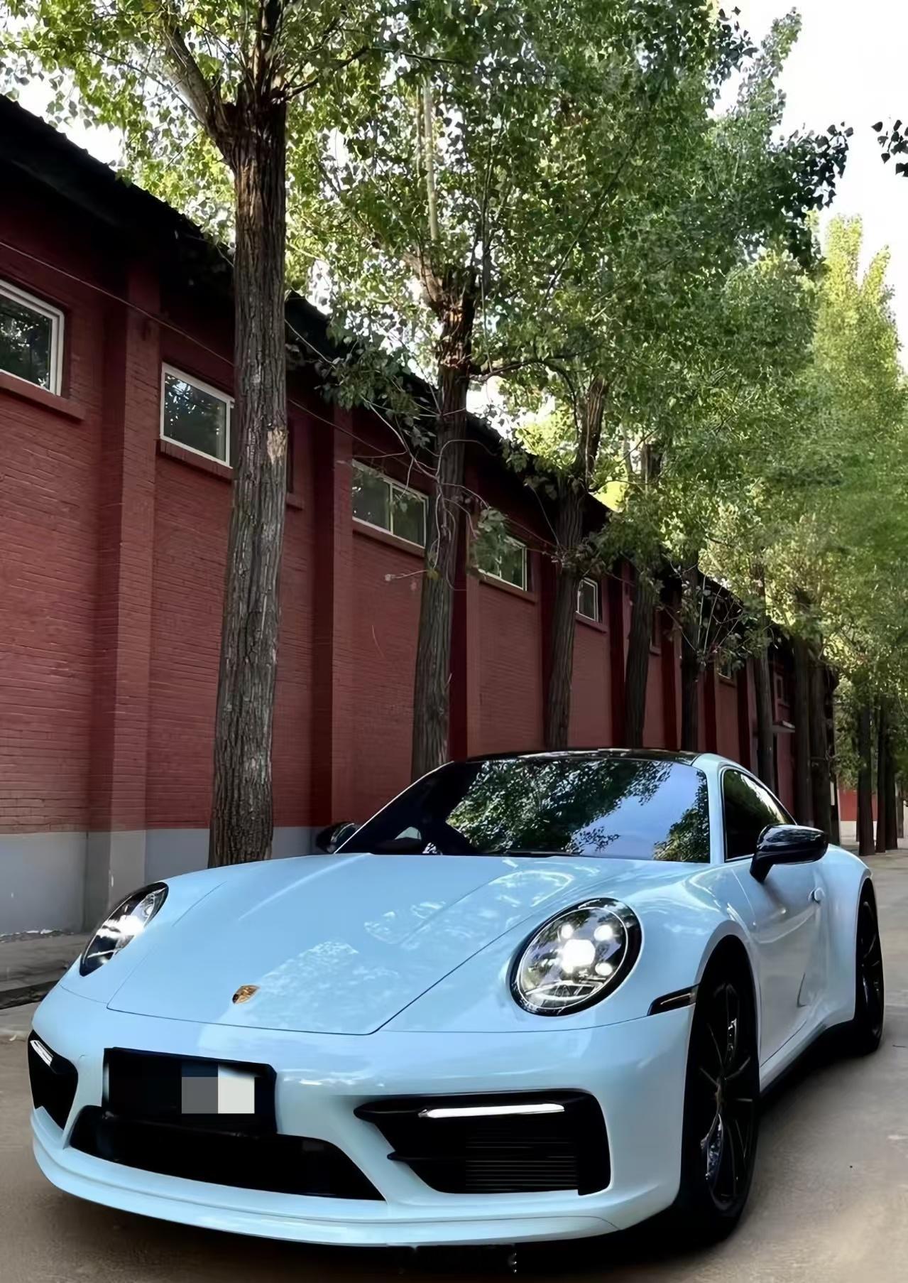 自带“高冷滤镜”，这抹冰川蓝把阿尔卑斯山的浪漫，焊死在车身上💨 