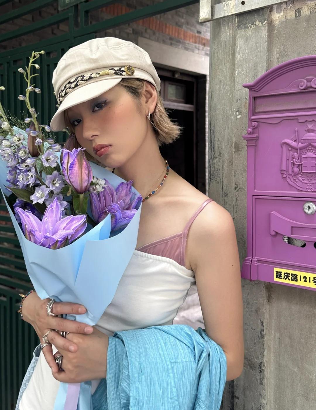 别再说我是t💜💜🩵🩵
上班穿搭太小男孩了 总被同事说像t
下班要当女孩 