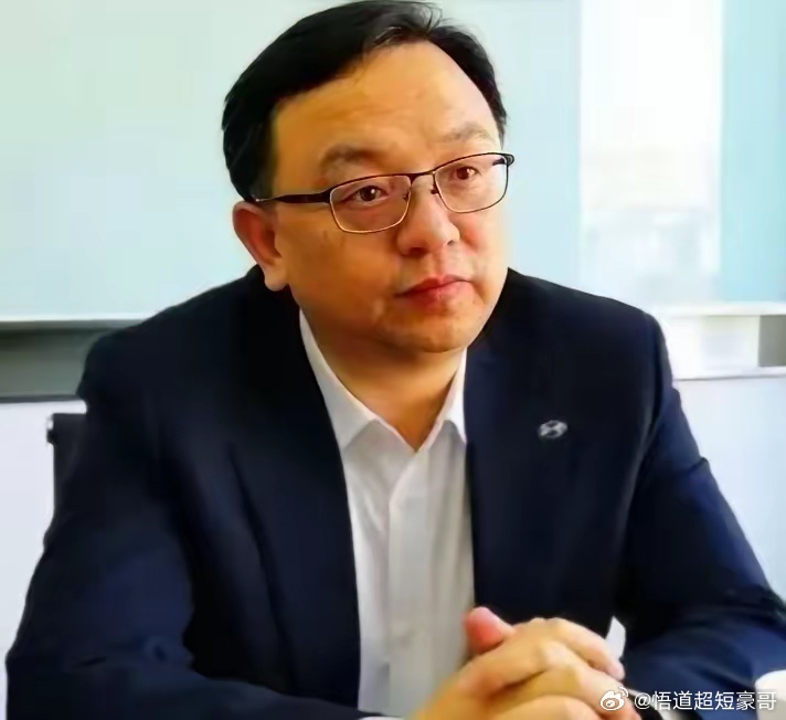 比亚迪总裁王传福说，他高中时回家要生活费时，他嫂子张秀菊，翻箱倒柜，兜里就几毛钱