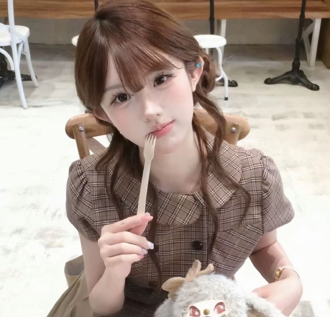 𝗪𝗲𝗖𝗵𝗮𝘁｜头像集💭搭配背景图 超级好看温柔韩系女头｜淡颜系头像