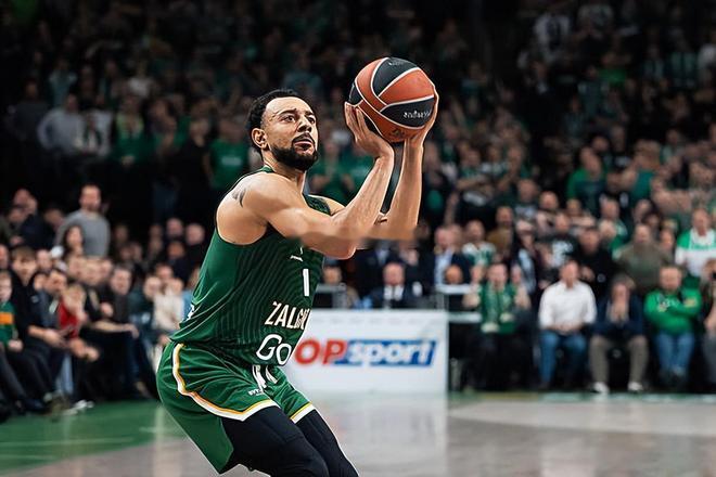 根据BasketNews记者Donatas Urbonas报道，帕纳辛纳科斯（P