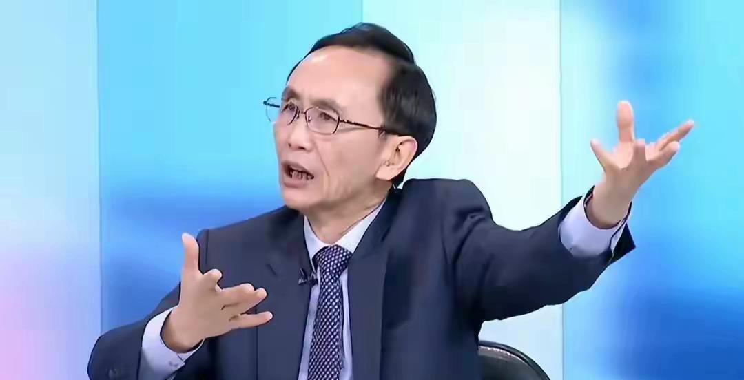 台湾美丽电子报董事长吴子嘉说：民进党就像是一个装过大粪的桶臭不可闻。

这话说得