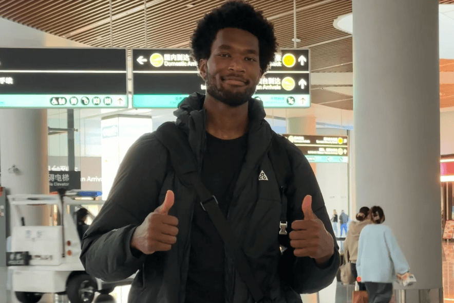 浙江男篮官方晒达米安-琼斯日常动态：欢迎回家！