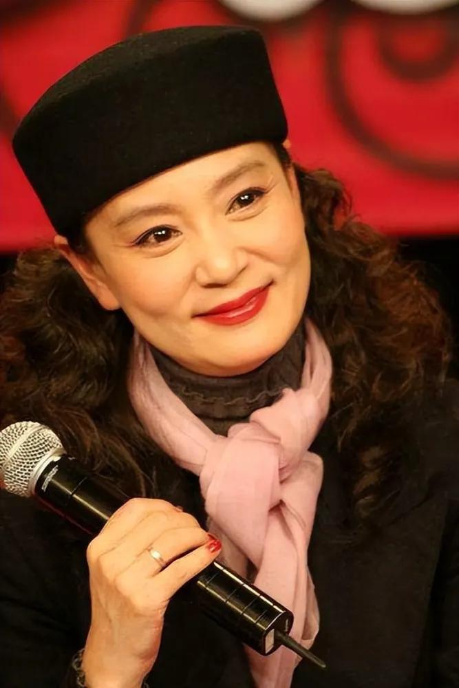 演员，刘雪华说，自从我老公走了以后，他们很多人很担心我，怕我自闭，因为我是一个很