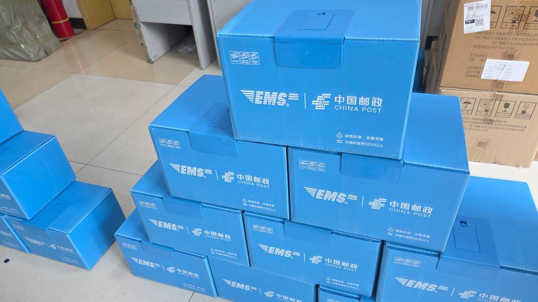 胶带多缠几圈、箱子多套一层，拆快递像“剥洋葱”——这是不少消费者对快递包装的普遍