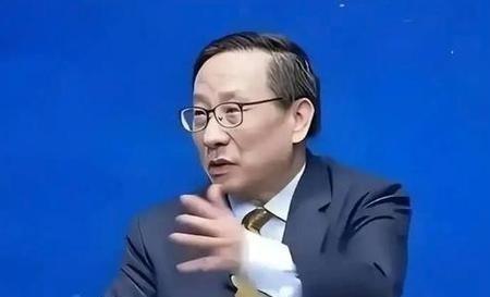 一位美国华人曾表示，他以前觉得美国要完蛋了，但是在中国待了两周之后回到美国，发现